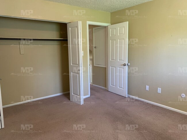 Building Photo - 1782 N Overland Trail