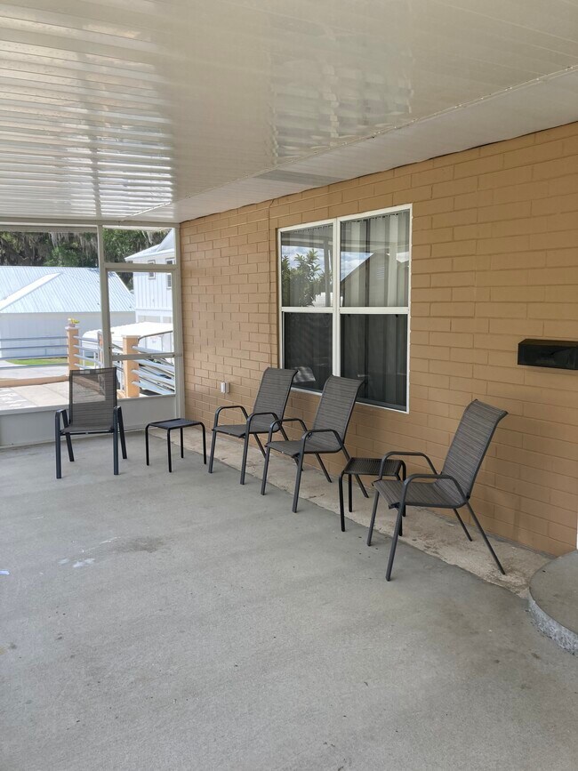 Building Photo - 15848 Lake Iola Rd