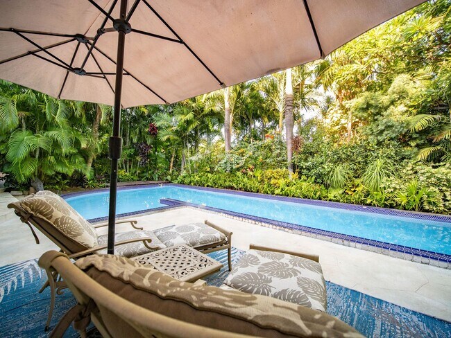 Building Photo - Beautiful Furnished, 2 Bed, 3 Bath, Gated ...