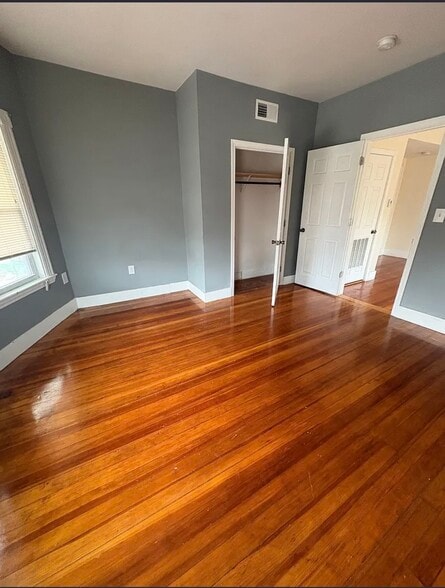 Building Photo - 211 Elm St