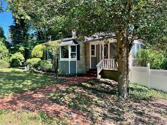 Building Photo - 22 Bayberry Ln