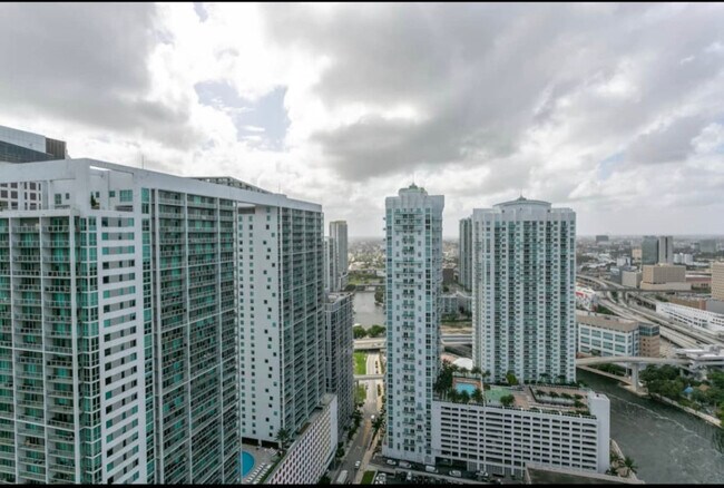 Building Photo - 501 Brickell Ave