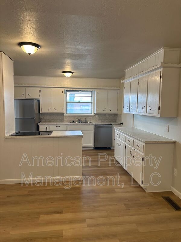 Building Photo - 415 N 17th St