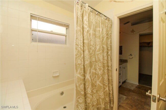 Building Photo - 306 Emerald Bay Cir