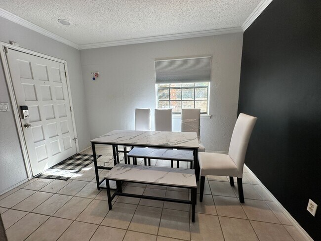 Building Photo - 425 Irondale Dr