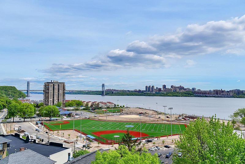 Building Photo - 553 Undercliff Ave