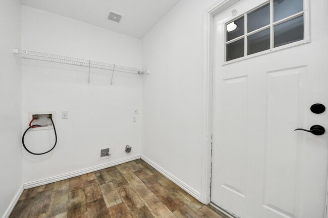 Building Photo - 322 Burris Park Dr