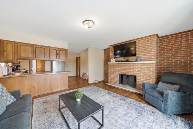 Building Photo - 1212 Johnston Dr