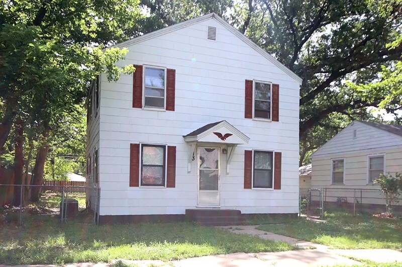 Building Photo - 113 S Chicago St