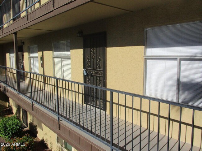 Building Photo - 461 W Holmes Ave