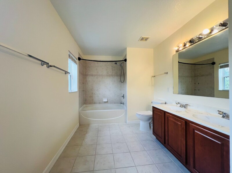 Building Photo - 1531 Par Ct