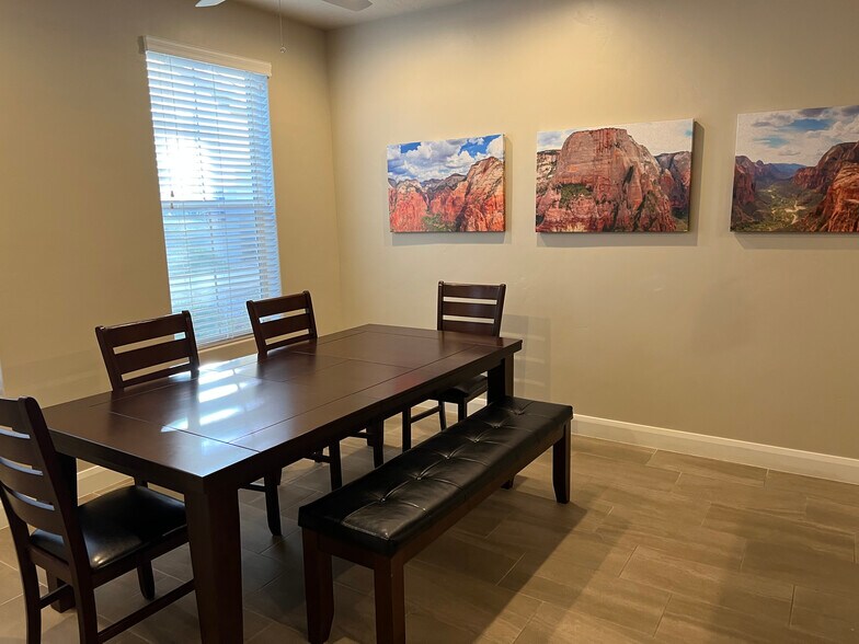 Building Photo - 1911 E Fiesta Ln