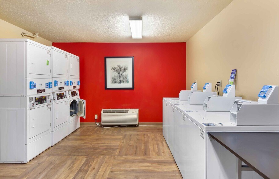 Building Photo - Furnished Studio-Raleigh - North Raleigh