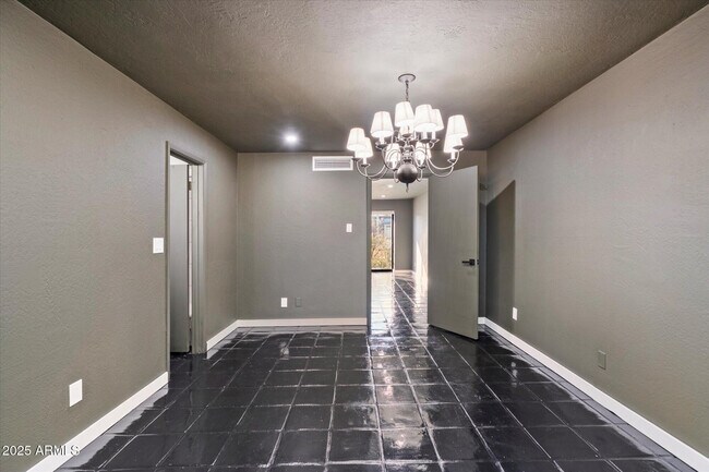 Building Photo - 1018 E Osborn Rd