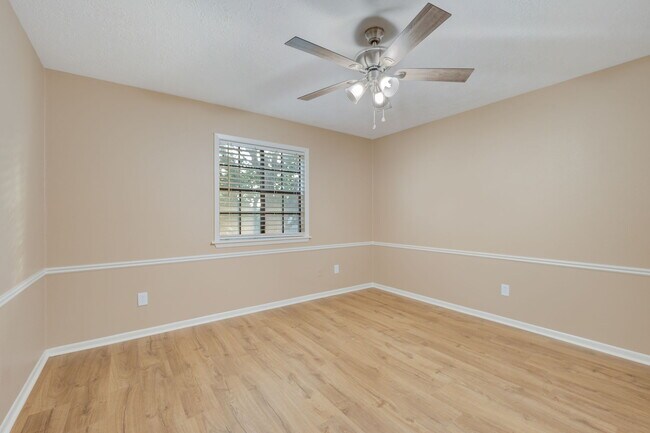Building Photo - 2533 Cross Timbers Dr
