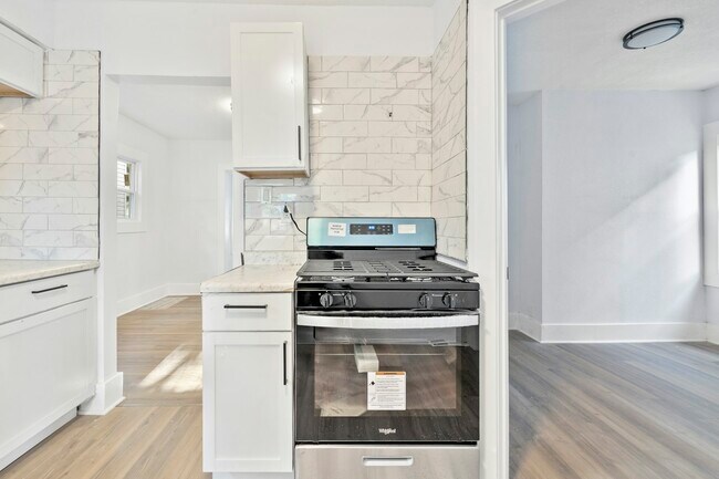 Building Photo - 3701 Leybourn Ave