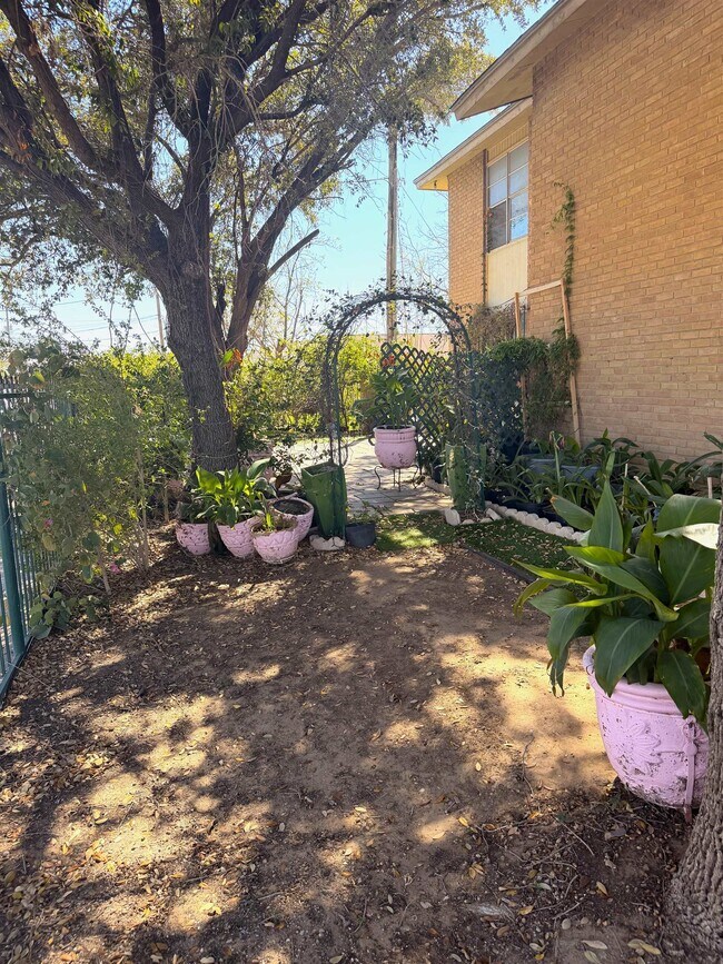 Building Photo - 5302 Springfield Ave