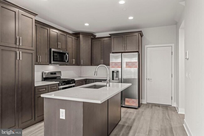 Building Photo - 701 Brewster Aly
