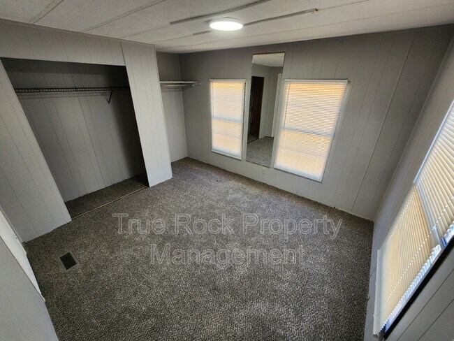 Building Photo - 10639 County Rd 3600