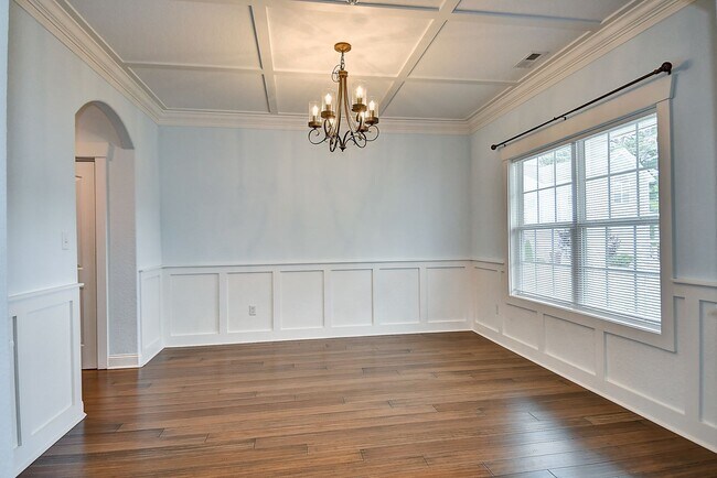 Building Photo - MOVE IN READY! GORGEOUS HOME IN CHESAPEAKE!