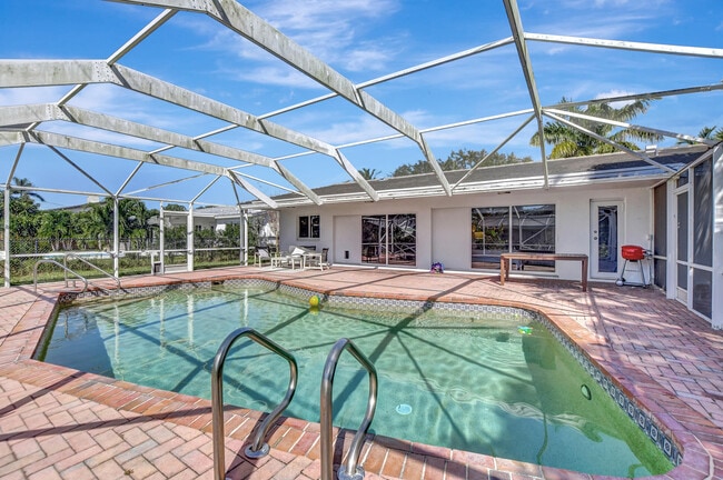 Building Photo - 1300 SW 13th St