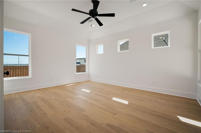 Building Photo - 7627 Woodbine Ln
