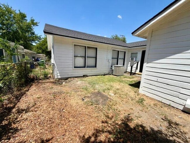 Building Photo - 3500 Leland Ave