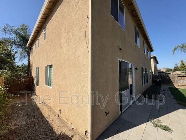 Building Photo - 3116 W Buena Vista Ave