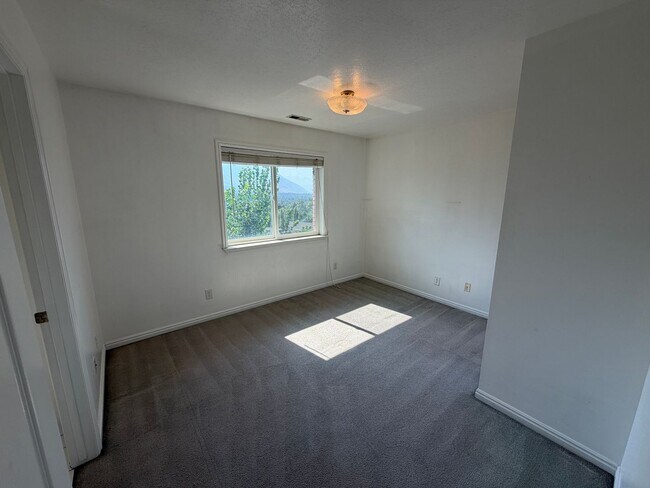Building Photo - 479 S Palisade Dr