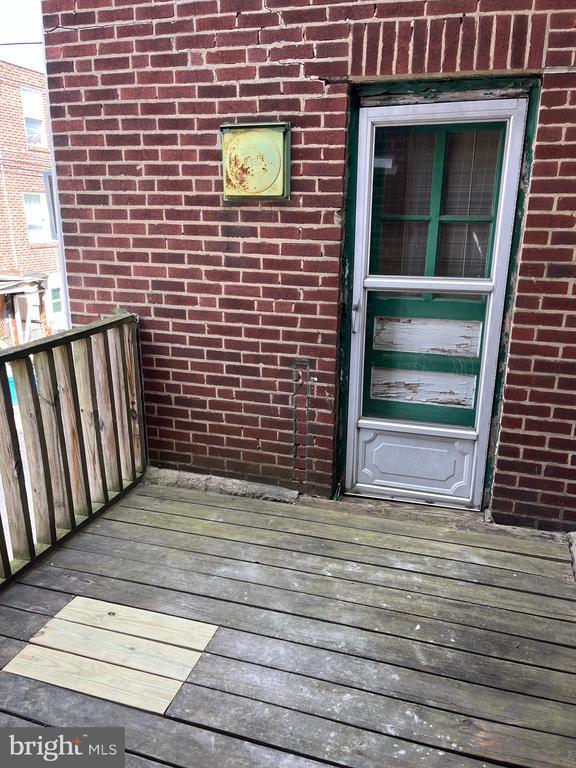 Building Photo - 1323 Gilham St