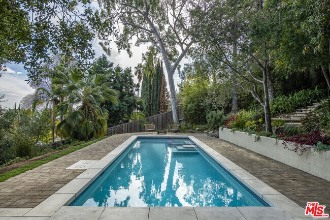 Building Photo - 4458 Dundee Dr