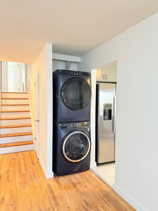 Building Photo - 15-75-75 208th Pl