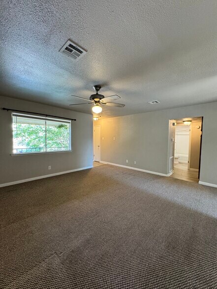 Living room - 211 W Cardinal Ln