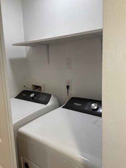 Building Photo - 1019 Woodland Vlg