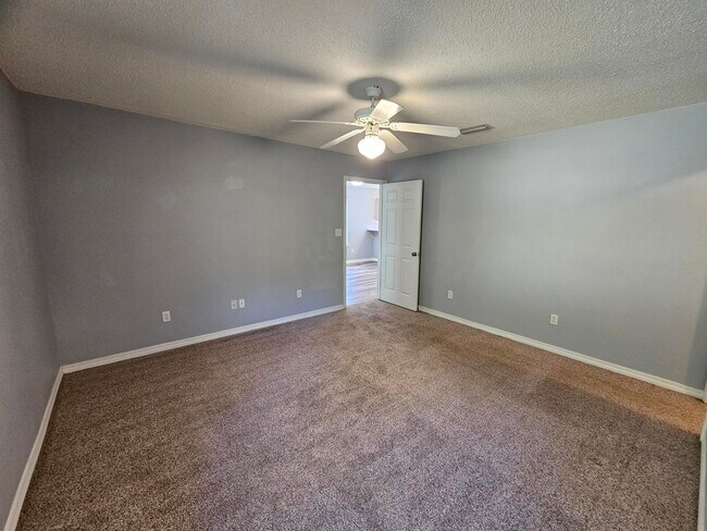 Building Photo - 2787 Bay Club Dr
