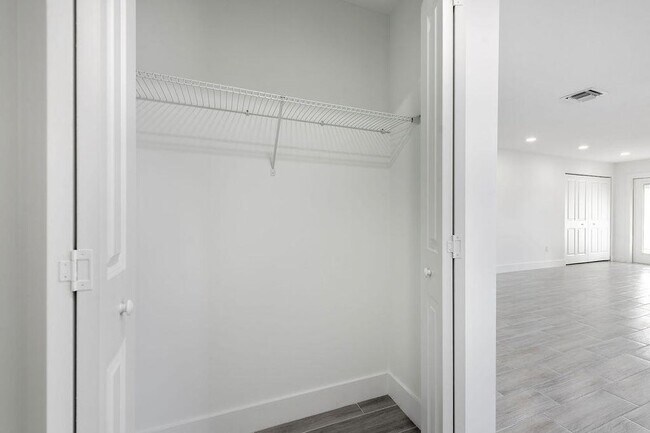 Building Photo - 3244 Jefferson St