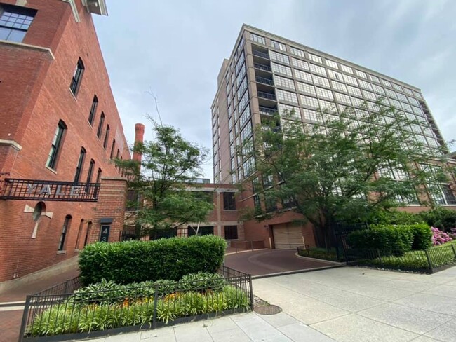 Primary Photo - Lovely 1 BR + Den/1 BA Condo in Mount Vern...