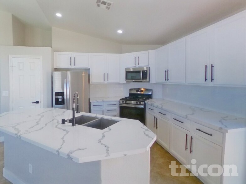 Building Photo - 508 Country Hill Dr