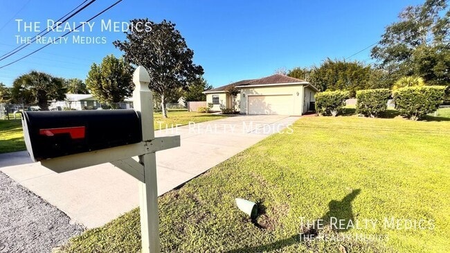 Building Photo - 2372 Sunnyview Dr