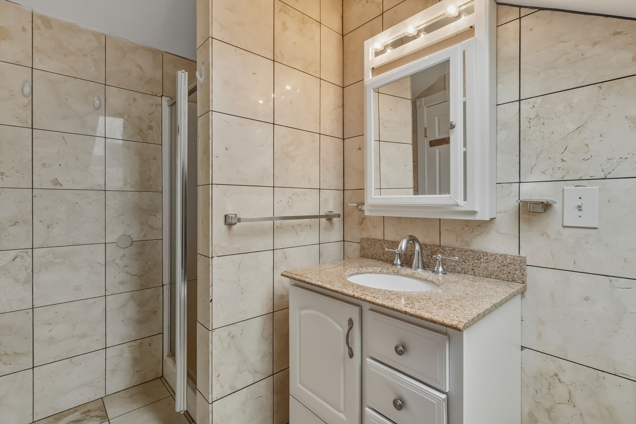 Building Photo - 571 Somerville Ave