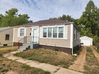 Building Photo - Charming 3 Bed, 1 Bath Bungalow in Berkley - Section 8 Preferred