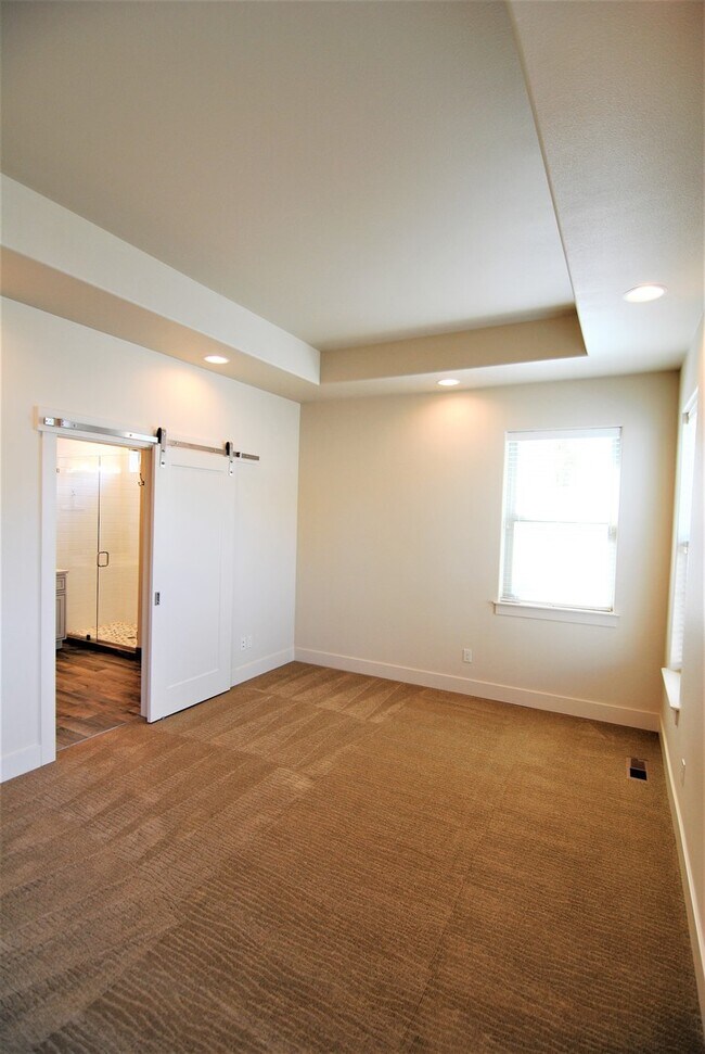 Building Photo - 1712/1714 Danny Boy Ln. Duplex