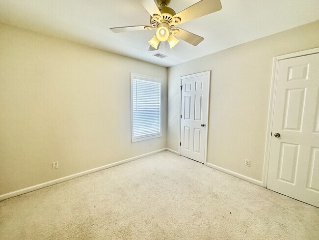 Building Photo - Spacious Four Bedroom Home in Westbury Park!