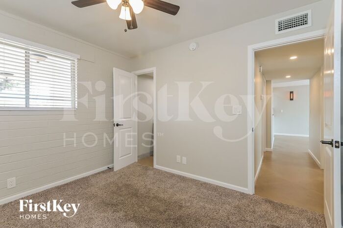 Building Photo - 3656 E Sylvane St
