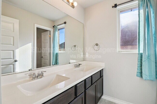 Building Photo - 10208 High Noon Dr