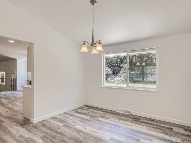 Building Photo - Take advantage of our limited-time offer: ...