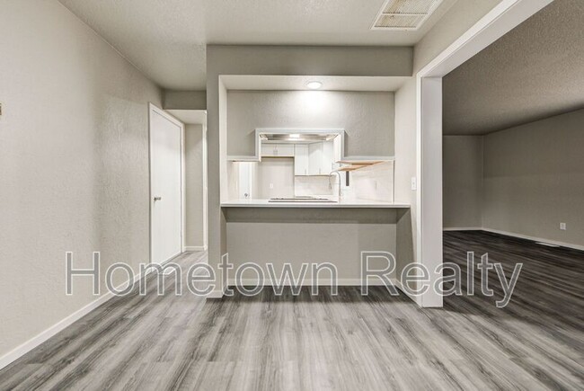 Building Photo - 6460 W Hefner Rd