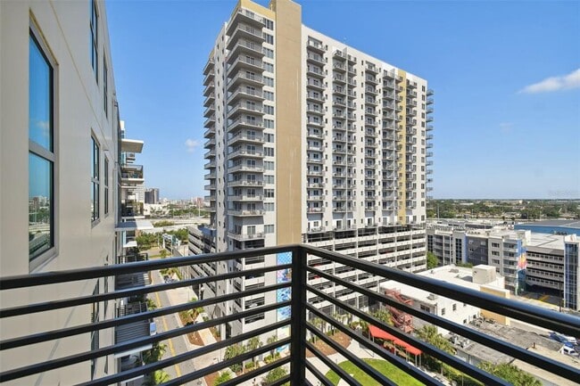 Building Photo - 1208 E Kennedy Blvd