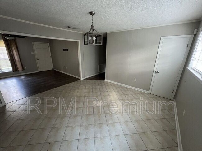 Building Photo - 5106 Tristian Ave