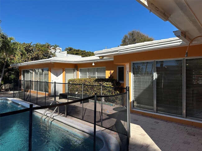 Building Photo - 1101 NE 17th Way